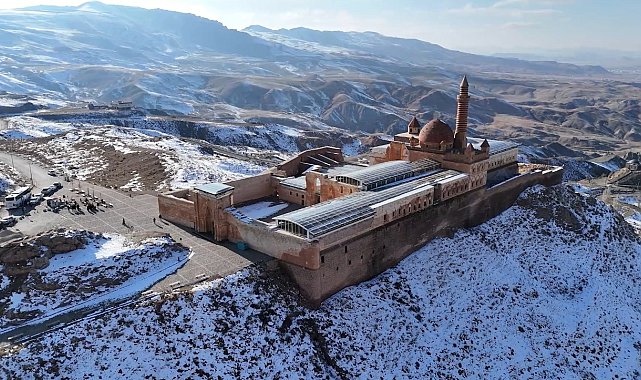 Ağrı'da tarihi "İshak Paşa Sarayı" dron ile görüntülendi