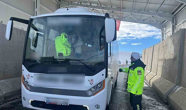 Ağrı'da trafik kontrolleri: 51 kişiye ceza, 16 araç men edildi