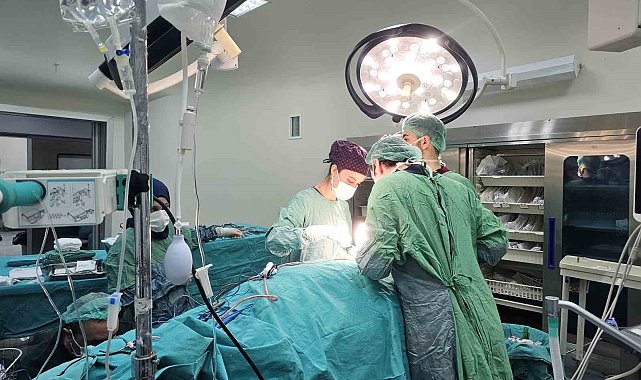 Annesinin tedavisi için hastaneye başvuran kişi kanser olduğunu öğrendi