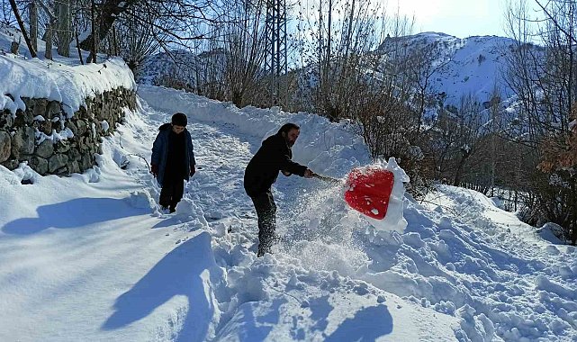 Arapgir'de kar geçit vermiyor