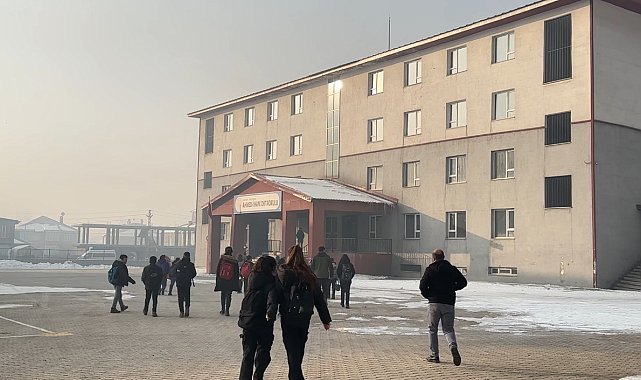 Başıboş köpeklerin saldırısı sonucunda hayatını kaybeden Eslem'in okulunda hüzün hakim