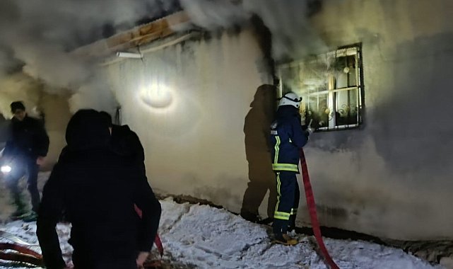 Başkale'de yangın maddi hasara yol açtı