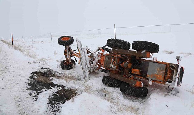 Başkale&#039;de yoğun kar yağışı: 46 yerleşim yerinin yolu ulaşıma kapandı