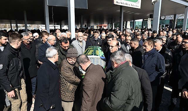 Başkan Geçit'in annesi dualarla son yolculuğuna uğurlandı