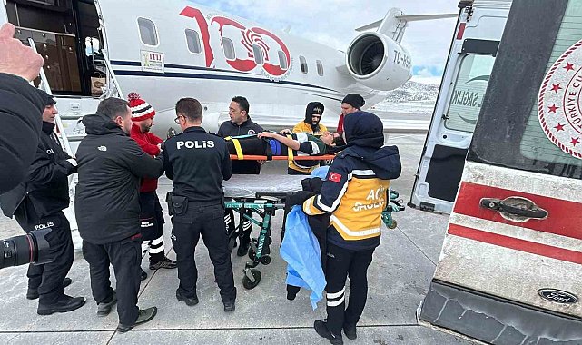 Bingöl'de kalçası kırılan çocuk ambulans uçakla hastaneye sevk edildi