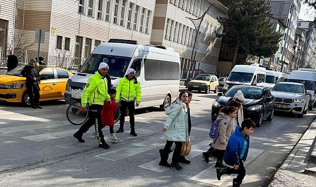 Bitlis'te güvenlik güçlerinin denetimleri devam ediyor