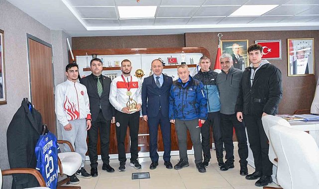 Çakmur, şampiyonunu ödüllendirdi