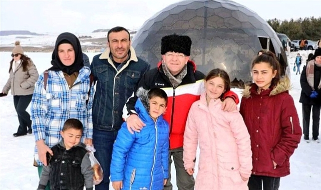 Çıldır Gölünün donmuş suları üzerinde ‘Kars Küre’