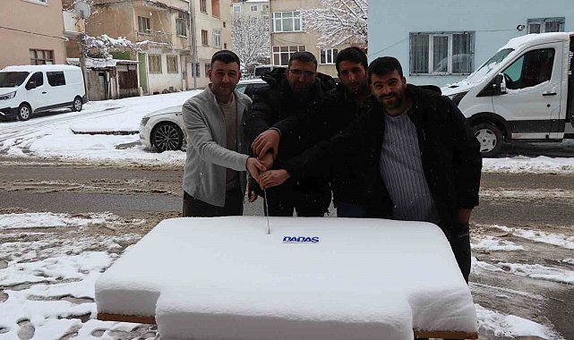Dadaş'ın pastası bu kez kardan oldu