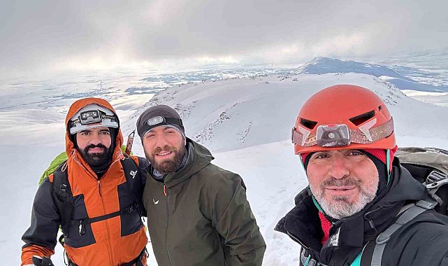 Depremde hayatını kaybedenler anısına Süphan Dağı'na tırmanış