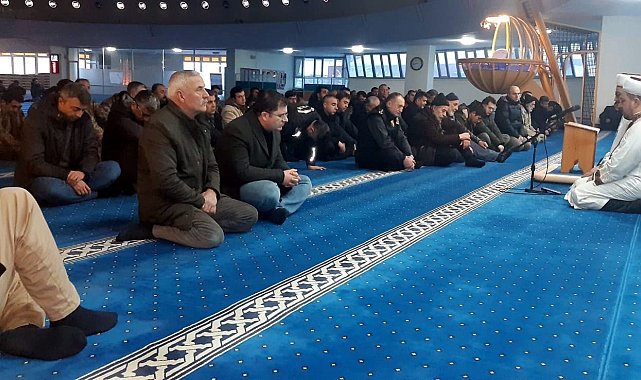 Depremde hayatını kaybedenler dualarla yad edildi
