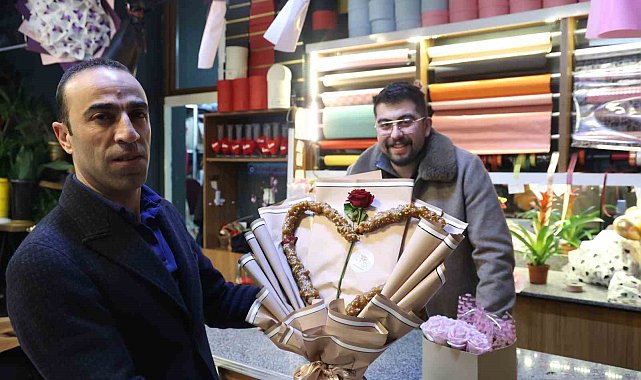 Elazığ'da 14 Şubat'a özel cevizli sucuk buketi