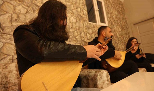 Elazığ'da 20 gönüllü öğretmenden "Fırat'ın Türküsü" korosu: TRT repertuvarındaki eserler seslendiriliyor