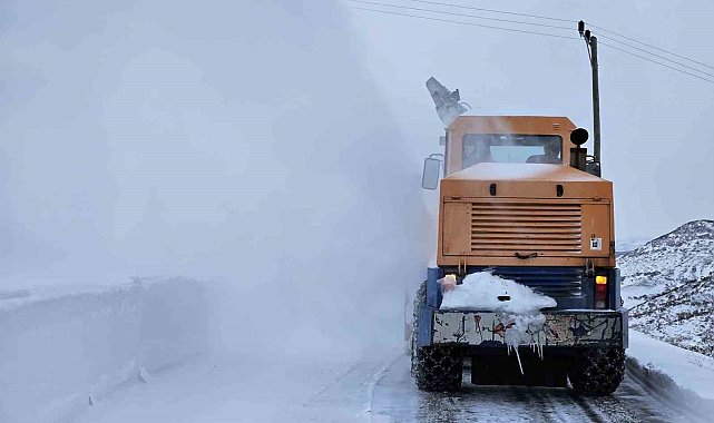 Elazığ'da kapalı 30 köy yolunun açılması için çalışmalar sürüyor