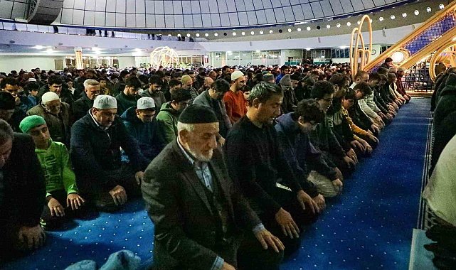 Erzincan'da ilk teravih namazı kılındı