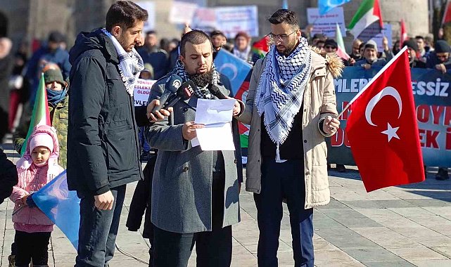 Erzurum'da sağlıkçıların yürüyüşü 66 haftadır sürüyor