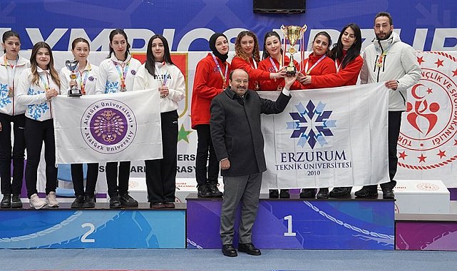 ETÜ buz üstünde zirvede