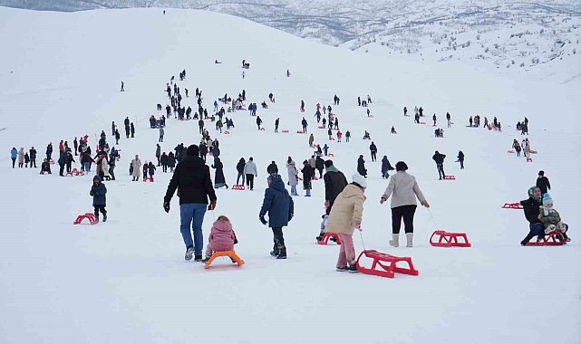Güzeltepe Kayak Merkezi'ne yoğun ilgi