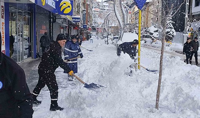 Hakkari Belediyesinden karla mücadele seferberliği