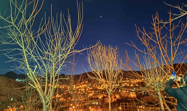 Hakkari'de ay ve venüs bir arada