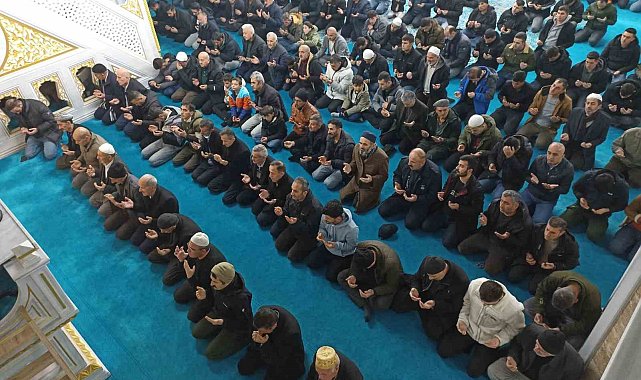 Hakkari'de eller semaya açıldı, dualar edildi