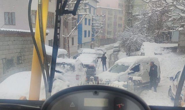 Hakkari'de karla mücadele çalışması devam ediyor