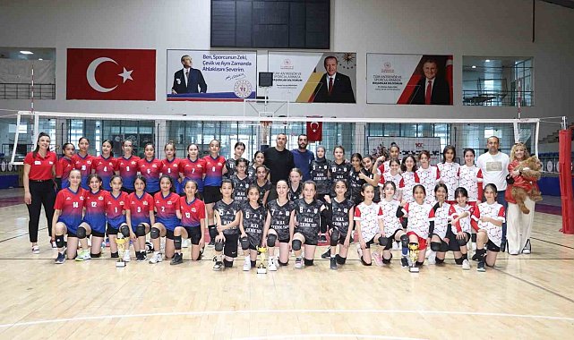 Hakkari'de Midi Kızlar Şampiyonası sona erdi