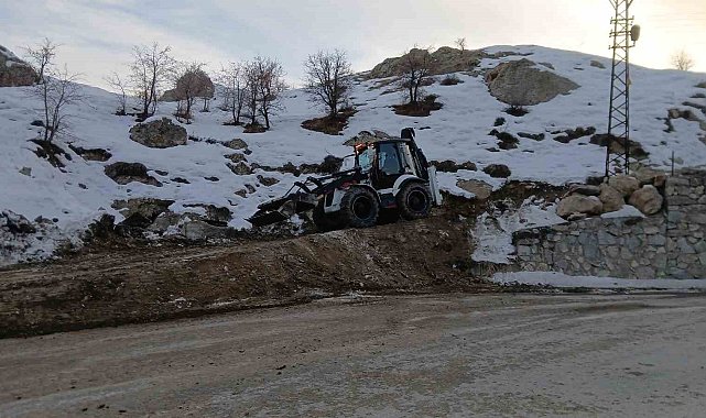 Hakkari'de PMT ekipleri soğuk havaya aldırış etmeden çalışmalarını sürdürüyor