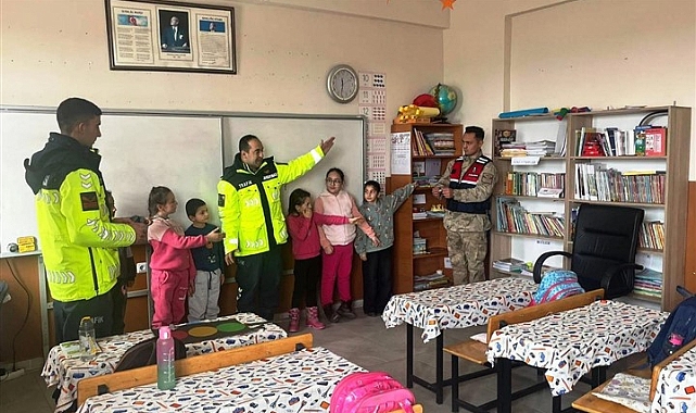 Jandarma, Çamçavuş köyünde öğrencilere trafik eğitimi verdi