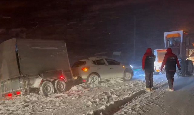 Kar ve tipi nedeniyle mahsur kalan vatandaşı ekipler kurtardı