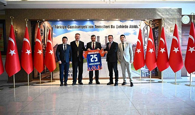 Kardelengücü'nden Vali Çiftçi'ye özel forma