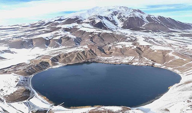 Karla kaplanmış doğal bir cennet: Süphan Dağı ve Aygır Gölü