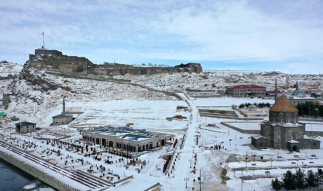 Kars'ta kar ve soğuk hava etkili oluyor