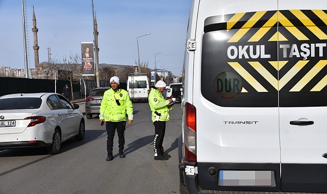 Kars'ta okul servis denetimleri sürüyor