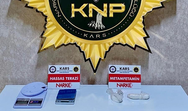 Kars'ta uyuşturucu taciri 2 kişi tutuklandı