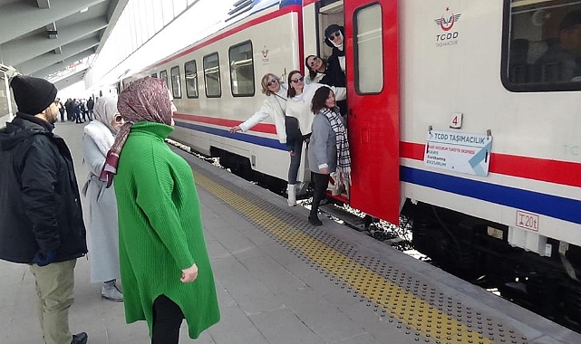 Kars'tan Erzurum'a 'dolu dolu' tren yolculuğu