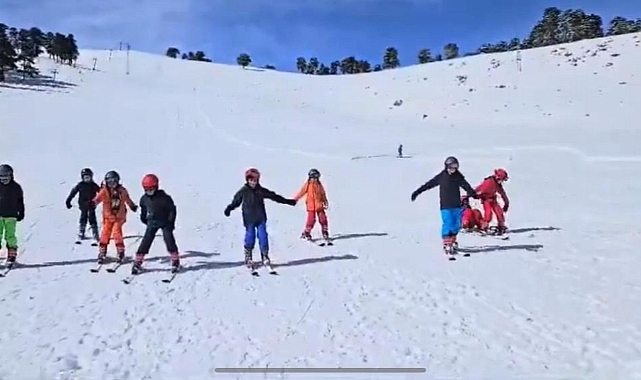 Karslı öğrenciler kaymayı öğreniyor
