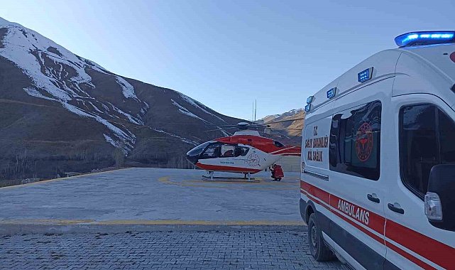 KOAH hastası ambulans helikopterle Van'a sevk edildi