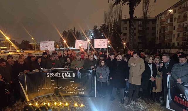 Malatya'da depremde hayatını kaybedenler 04.17'de unutulmadı