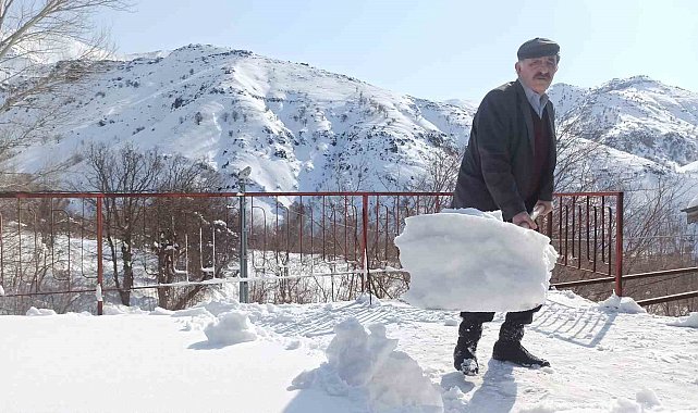 Malatya'da kar kalınlığı 1 metreyi geçti, zorlu mücadele dronla görüntülendi