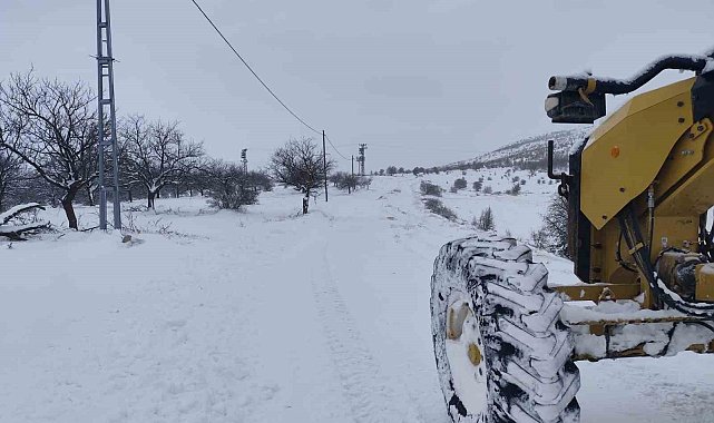 Malatya&#039;da kar yağışı dolayısıyla çok sayıda köy yolu ulaşıma kapandı