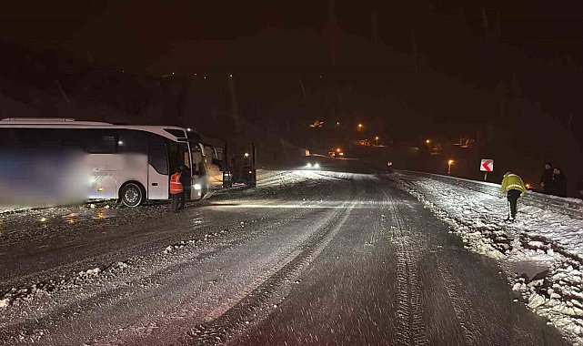 Malatya'da yolcu otobüsü istinat duvarına çarptı: 9 yaralı
