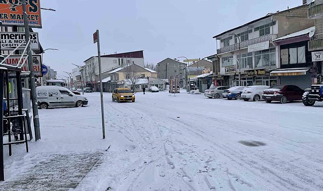 Malazgirt'te kar yağışı: Okullar tatil edildi