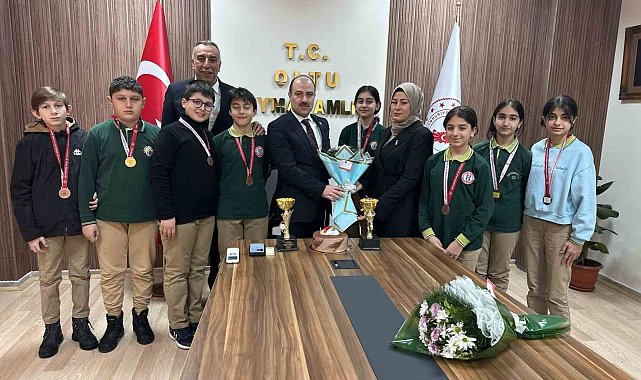 Minik badmintonçular Oltu'yu gururlandırdı