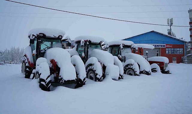 Muş'ta 303 köy yolu ulaşıma kapandı