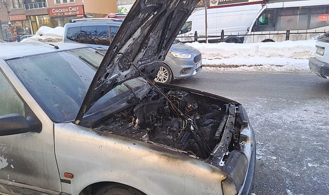 Muş'ta seyir halindeki otomobil alev aldı