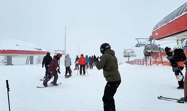 Sarıkamış'ta kar altında kayak keyfi