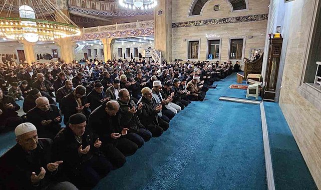 Tatvan'da Berat Kandili programı düzenledi