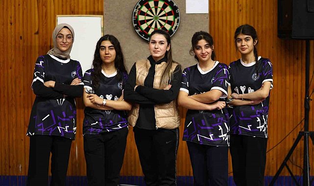 Tercan Anadolu Lisesi kız dart takımı bölge birincisi