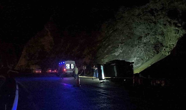 Tır ile panelvan araç çarpıştı: 1 ölü, 3 yaralı
